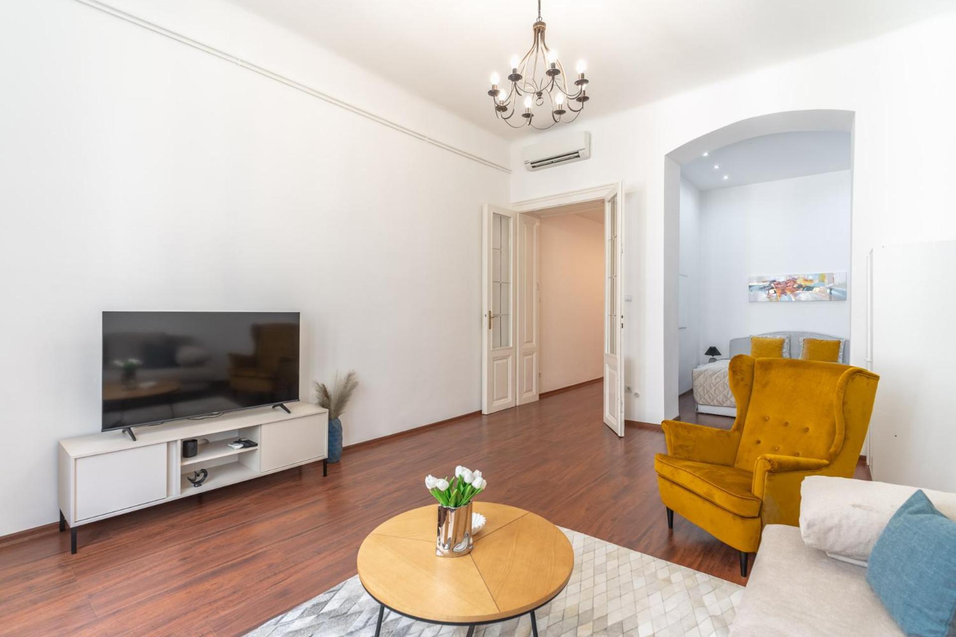 Deluxe And Cozy City Center Suite For 8Ppl Будапешт Экстерьер фото